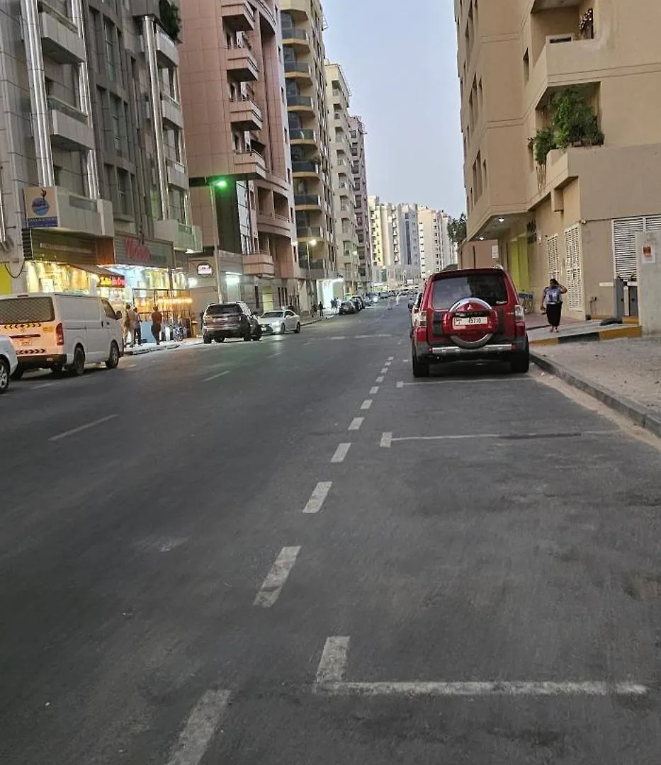 Benitah Partitions And Family Room دبي منزل للإقامة